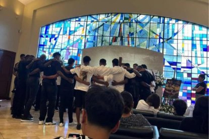 El fútbol ecuatoriano llora a Mario Pineida en una despedida conmovedora.