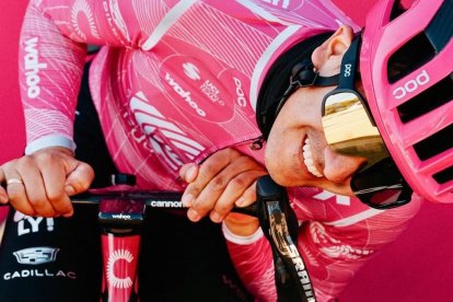 La Locomotora del Carchi en una de las fotos que subió con la nueva licra del EF 2026.