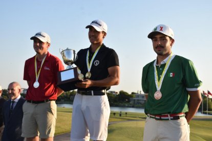 El quiteño de 24 años (c) superó al galés Tom Bastow (2.°) y al mexicano José Zafa (3.°).