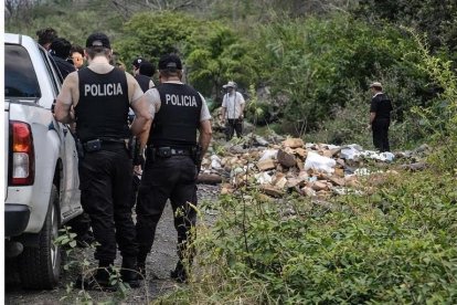 Un cuerpo decapitado hallado en el basurero.
