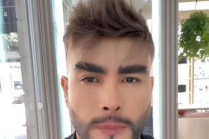 Farid Perdomo Muñoz, estilista colombiano radicado en Quito, cuya vida fue truncada trágicamente en Muisne durante las fiestas de fin de año.