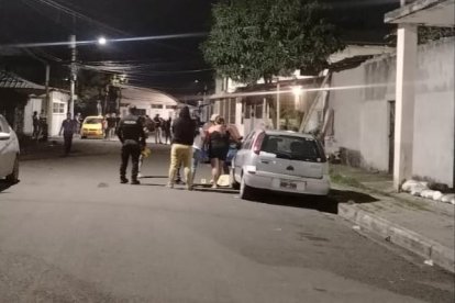 La Policía Nacional llegó al sitio para recabar indicios del crimen.