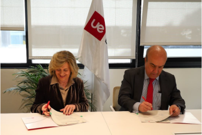 Autoridades de la Universidad Europea y la OEI durante la firma del convenio que permitirá a ecuatorianos acceder a becas del 50 %