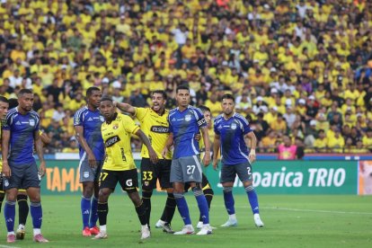 Barcelona SC sumó ante Emelec y ascendió en la tabla de posiciones.