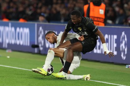 Willian Pacho será titular en la zaga de PSG.