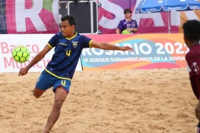 De la arena de Manta al papel: Mario Álava presenta su libro Sembrar un sueño.