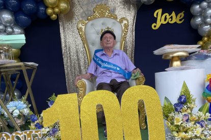 José Robles y suc umpleaños 100