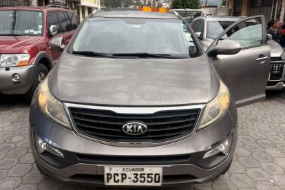 Este es el vehículo que pretendieron robar los sospechosos.