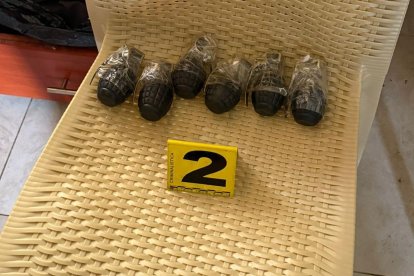 Entre las evidencias halladas estaba armamento de uso militar como granadas.