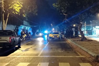 El vehículo en el que se movilizaban el fallecido y los menores de edad.