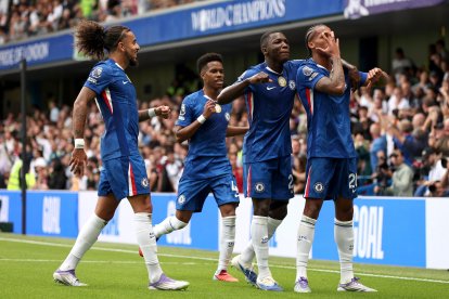 Chelsea recibe a Manchester United en Stamford Bridge.