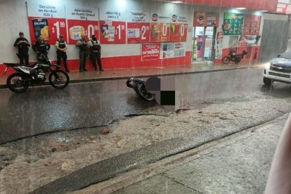 En acto criminal ocurrió en el bloque 4 de Flor de Bastión y agentes policiales acudieron al sitio.