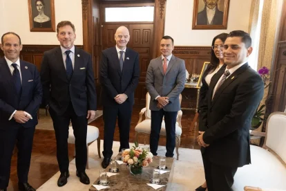 Daniel Noboa recibió a Gianni Infantino, Presidente de la FIFA, en el Palacio Carondelet.