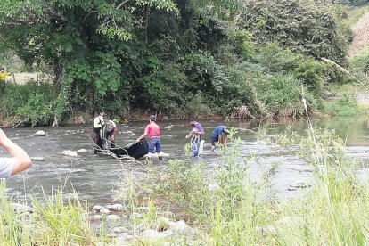 En el río Alamor hallaron el cuerpo de Manuel Guerrero.