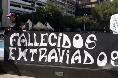 Con carteles en mano fueron al plantón en la plaza San Francisco.