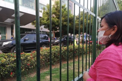 Familiares de Salcedo estaban a la expectativa del traslado.