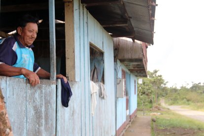 Julio Lojano, de 72 años, comentó que por las noches el volcán 'ruge'.