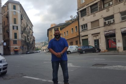 Gustavo Chimbolema reside en Génova Italia.