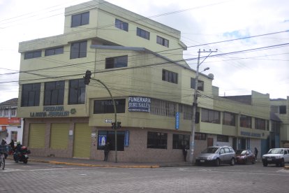 Los cuerpos fueron llevados hasta una funeraria de Cayambe. A uno de ellos tenían previsto trasladarlo hasta la provincia de Orellana, de donde era oriundo.