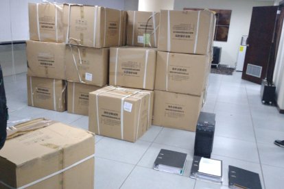 Entre las evidencias 96 cajas de cartón con 9.420 pruebas de COVID,