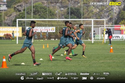 Barcelona y sus trabajos en la cancha alterna que la dividió en tres sectores.