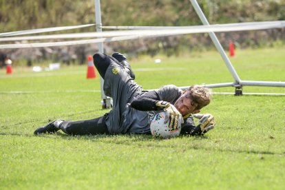 Javier Burrai sigue trabajando con normalidad para la vuelta a la LigaPro que será en julio.