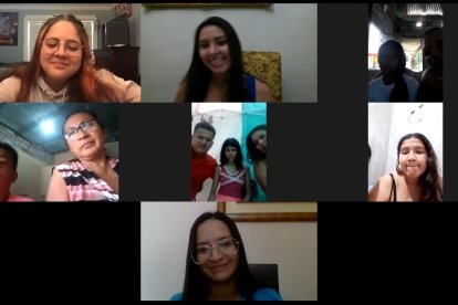 Las reuniones con los padres de familia también son virtuales. En ellas les recuerdan el compromiso adquirido y les cuentan cómo van sus hijos en sus materias.