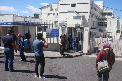 La afluencia de pacientes a las casas de salud de Quito se incrementó desde el cambio de semáforo.
