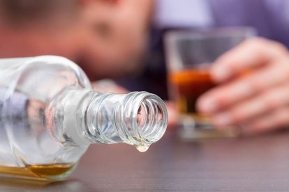 El consumo de alcohol en tiempos de cuarentena ha aumentado por el estrés en sus compradores.