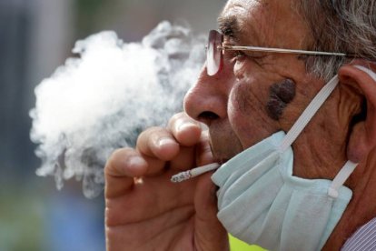 Según datos de la OMS, el consumo de tabaco ha aumentado debido al confinamiento del COVID-19