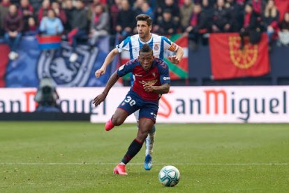 El jugador ecuatoriano del Osasuna, Pervis Estupiñán, es una de las figuras de su equipo.