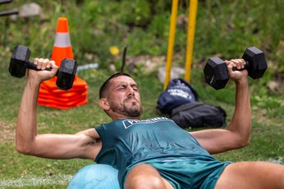 El trabajo fuerte del uruguayo Bruno Piñatares que estuvo de cumpleaños esta semana.