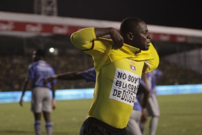 En el 2012 Narciso Mina hizo 30 goles y quedó campeón con Barcelona .