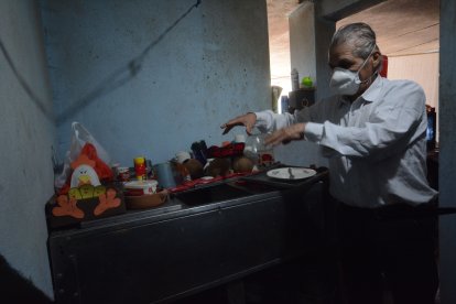 Su sueño es reparar una vieja cocina industrial para vender comida.