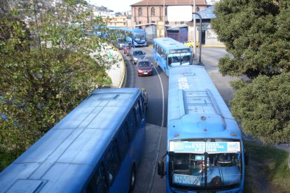 En los cantones con semáforo amarillo el transporte urbano se mantiene con un aforo del 50 % . El servicio se reanudó el 3 de junio en Quito.