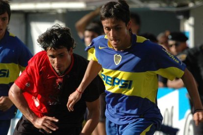 El delantero argentino debutó con Boca Juniors.