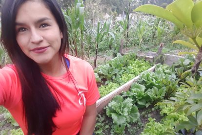 Loren Aguilar y su huerto orgánico.