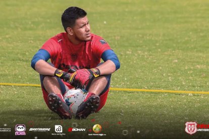 Walter Chávez, el arquero mundialista de Técnico Universitario.