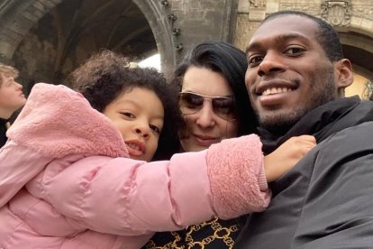 Augusto Batioja formó una familia, desde que llegó al fútbol serbio.