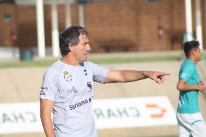 Guillermo Almada no ha escondido sus ganas de dirigir a la Tricolor.
