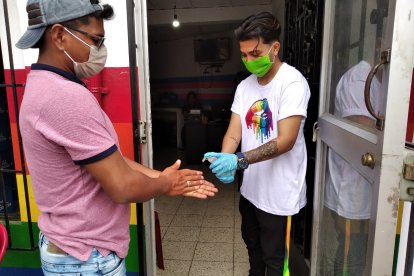 Al lugar solo pueden ir a recoger las tarrinas de alimento.