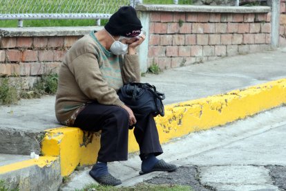 María Isabel espera para ser atendida. Llegó ayer con síntomas de COVID-19 a un hospital.