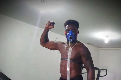 El delantero Roberto Ordóñez durante el control fisiológico del entrenamiento.