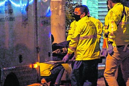 El cadáver fue trasladado al Laboratorio de Criminalística y Ciencias Forenses.