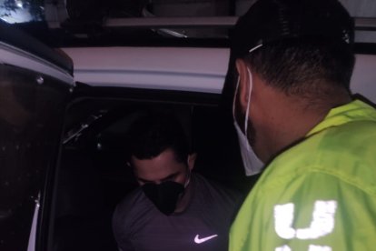 La abogada del detenido asegura que su cliente no ha vendido ninguna medicina, pero hay fotos que dicen lo contrario.