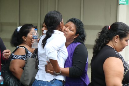 La madre de la fallecida María Elizabeth Bodero viajó a Guayaquil para estar pendiente de la audiencia de sentencia.