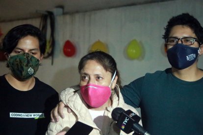 La esposa de Lagua y sus hijos rezaron todas las noches junto a otros parientes