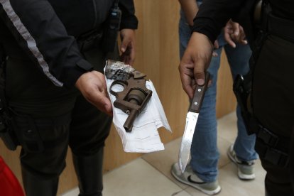 El arma de fuego que se encontró a los detenidos, según la Policía.