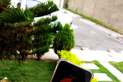 Alumnos de la UPS recurren a sus celulares para analizar los niveles de ruido en Guayaquil.