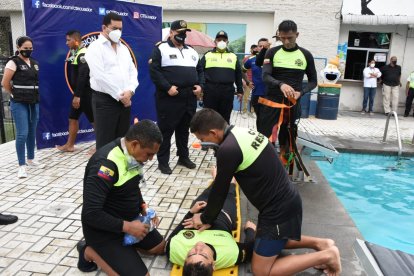 Los directivos de la entidad asistieron a inspeccionar la primera fase de capacitación.